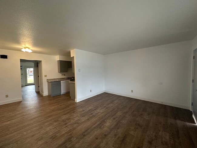 Building Photo - 1053 Lakeshore Dr Unit 1053