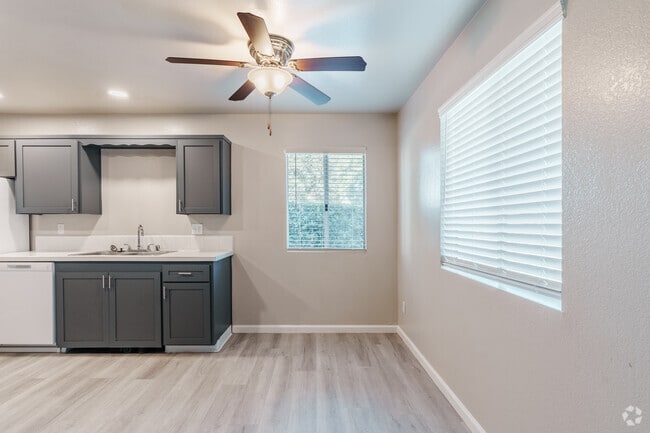2BR, 2BA - 966SF - Dining Room