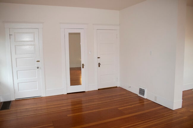 Photo - 2905 SW 4th Ave