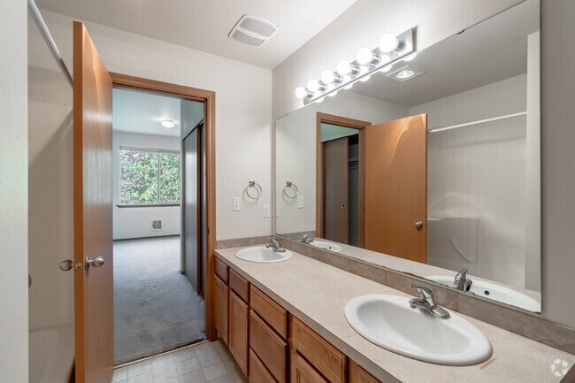 3BR, 2BA - 1350SF - Primary Bathroom