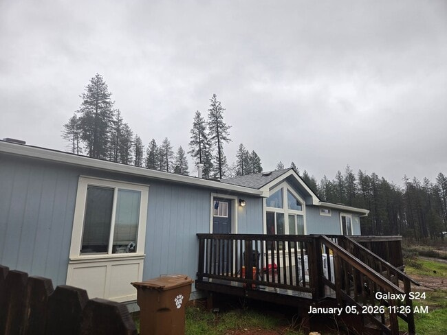 Building Photo - 3 bedroom/2 bath, fenced yard, pet friendly