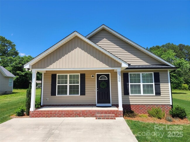 Photo - 1556 Kingston Dr House