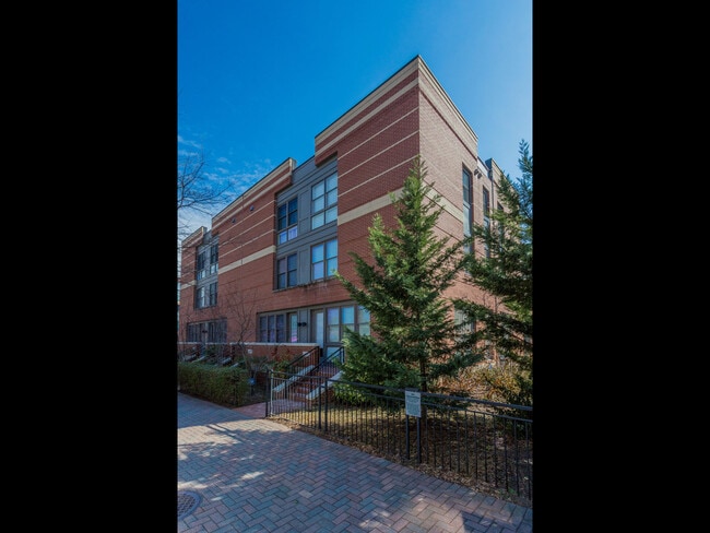 Photo - 1852 Clarendon Blvd