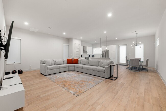 Photo - 5722 Rucio Ln