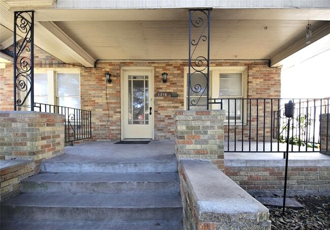 Photo - 1210 La Rue St