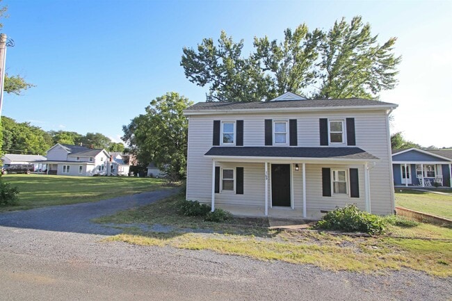 Building Photo - 169 W Lee St Rental