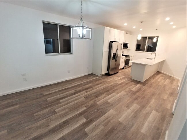 Photo - 491 Norton St Unit #2