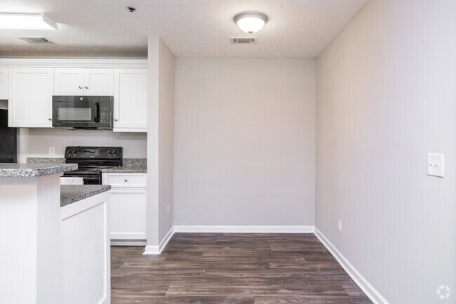 LEGENDS 2 BR | 2 BA | 960SF - Dining Room - Legends at Armour Avenue
