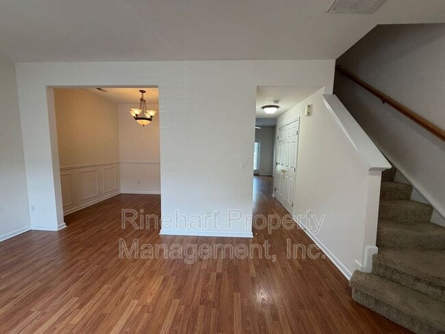 Photo - 737 Atherton Way