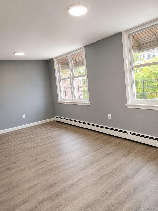 Photo - 866 Fairmount Pl