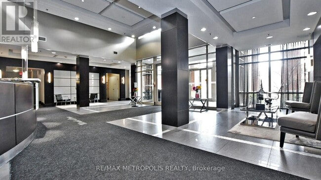 Photo - 75 King St E Unité 1202