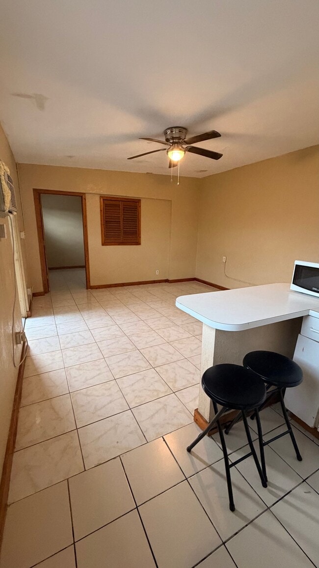 Photo - 1570 E Breezy Ln Unit B