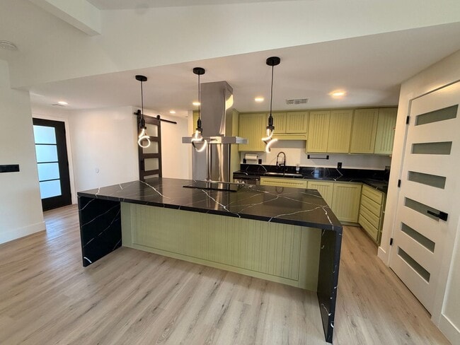Photo - Updated 3 Bed / 2Bath Northeast Phoenix Home Ready for Immediate Move In w/ NO Carpet!