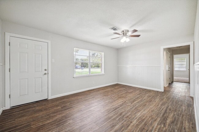 Photo - 2331 32nd Ave N