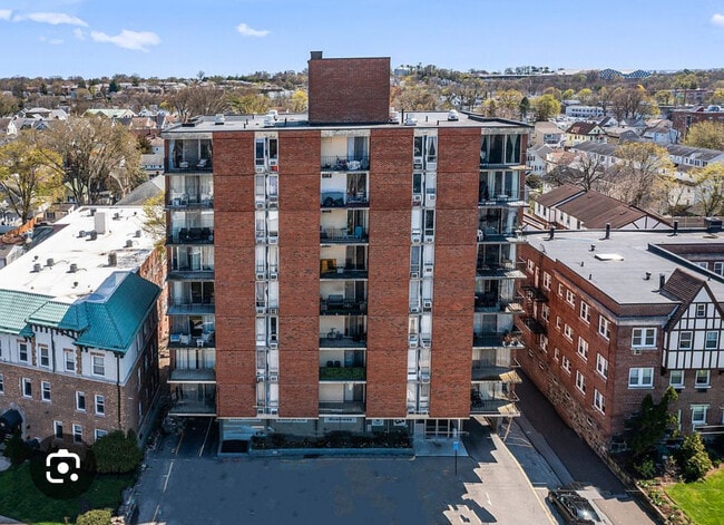 Building Photo - 87 Glenbrook Rd Unit 9G