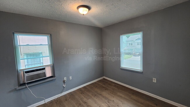 Photo - 248 Rosser St SW