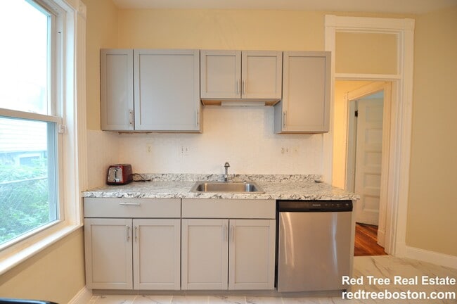 Building Photo - 10 Bucknam St Unit 1 Rental