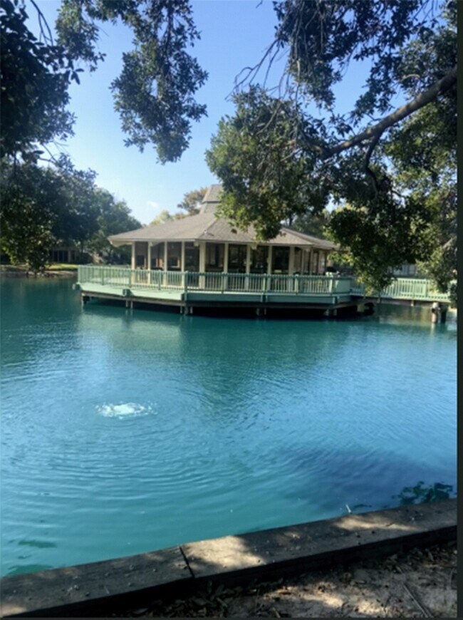 Photo - 179 Old Bridge Lake St