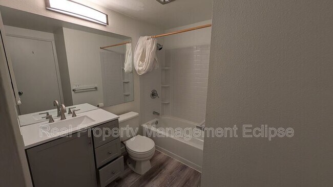 Photo - 211 Summit Ave E Unidad S-212