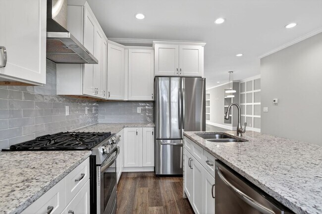 Photo - 166 Vanira Ave SE