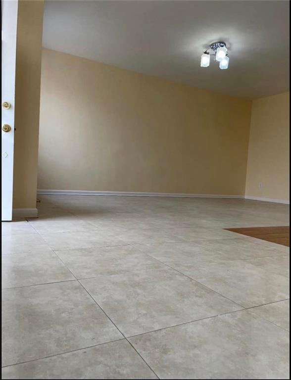 Photo - 2436 E 7th St