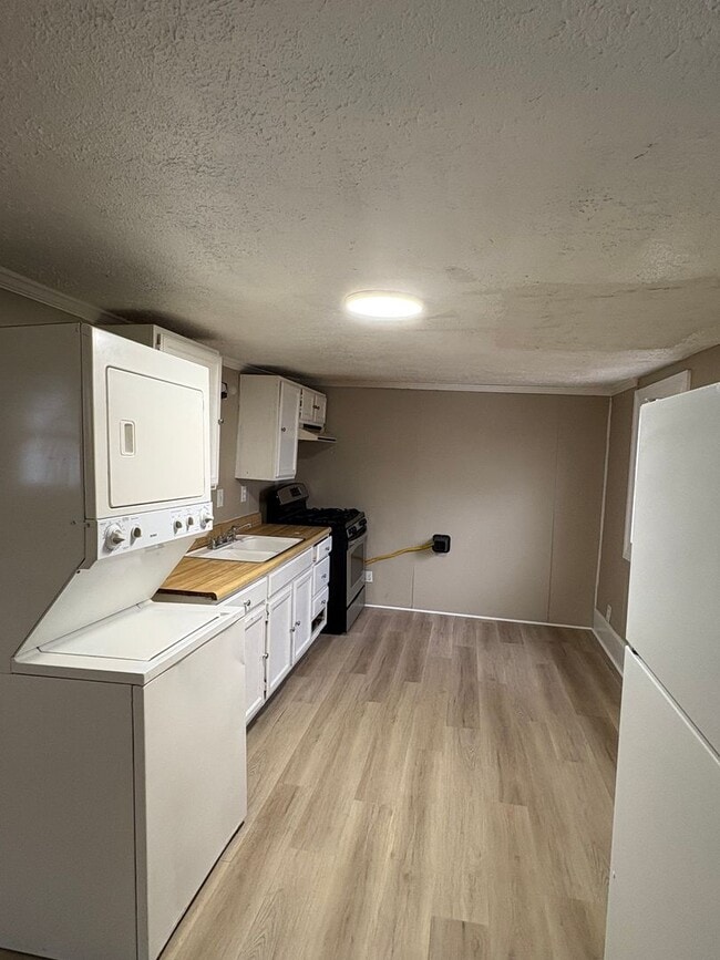 Building Photo - 223 Boone Ave Unit 223 Boone Avenue #2