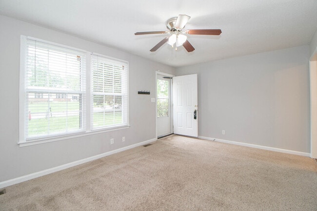 Photo - 398 Louise Ln
