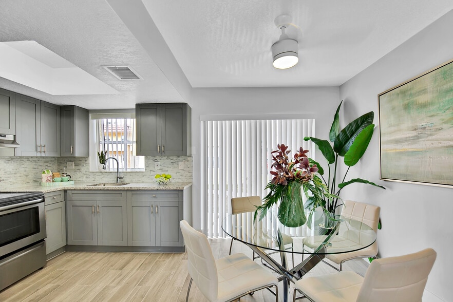 2 BR, 1.5 BA - 1,302SF