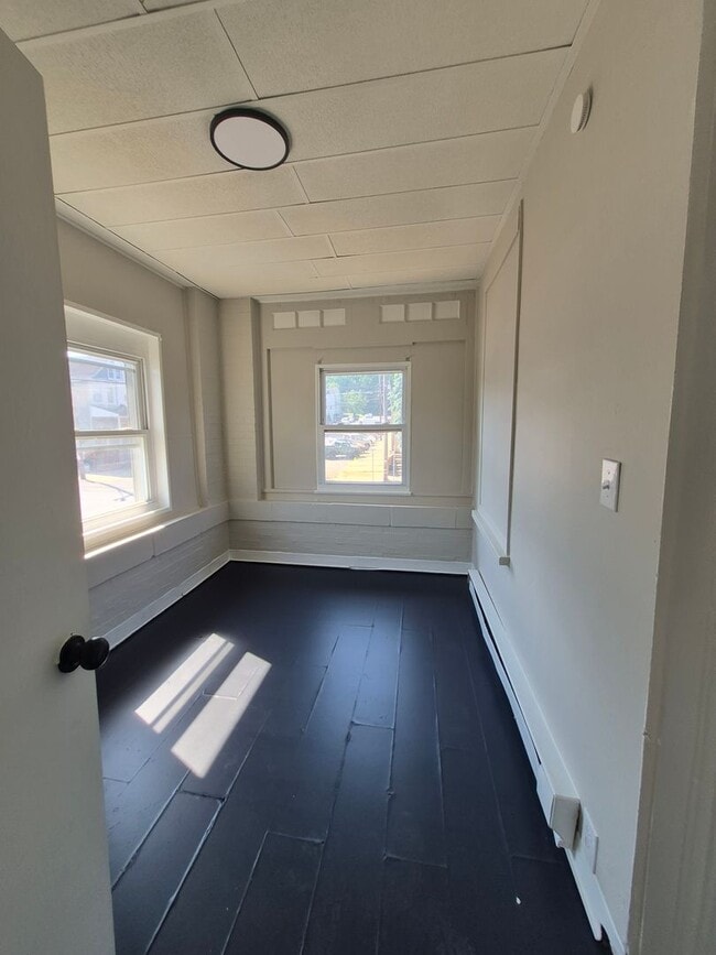 Building Photo - 250 S Poplar St Unit Apt. 1