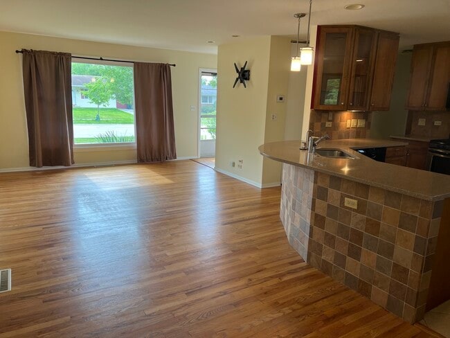Photo - 1520 N Fernandez Pl