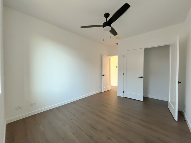 Photo - 3710 N Kenmore Ave