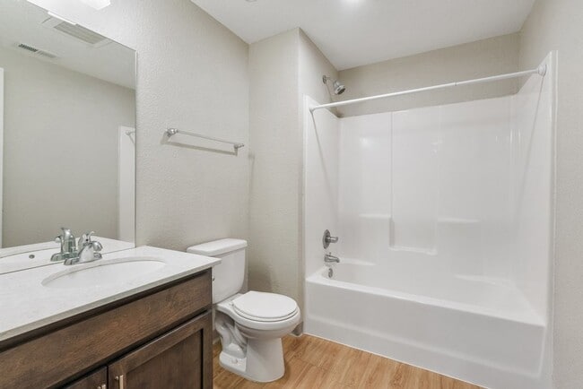 Arabella: 200 W 1st St - Cedar Falls