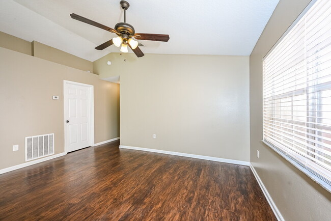 Photo - 178 Dovetail Ct