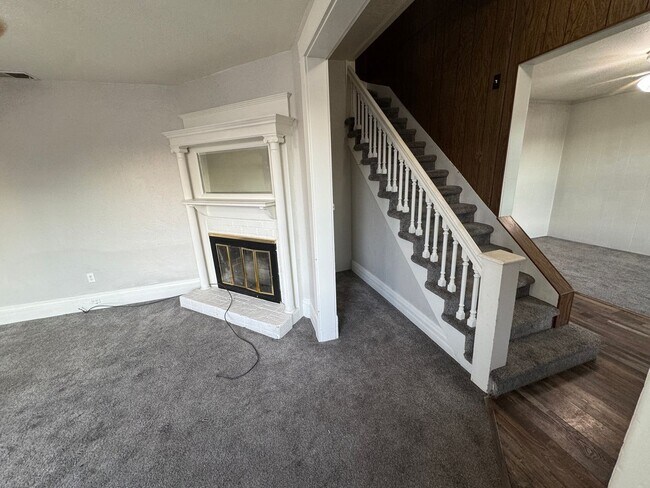 Photo - 221 N Henry Ave Unidad 223