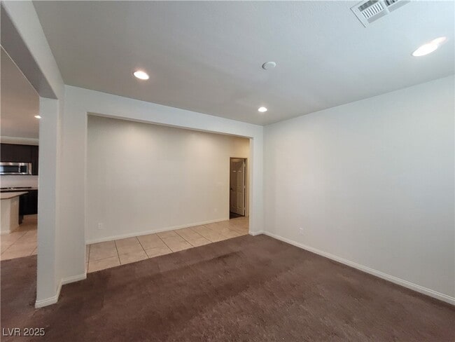 Building Photo - 2409 W Gilmore Ave Rental