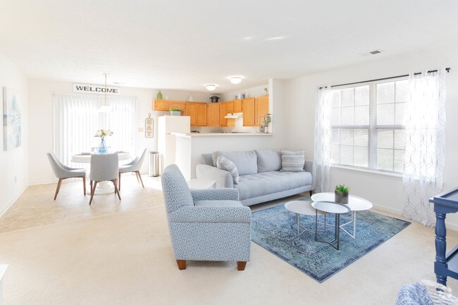 2HAB, 2BA - 1,080 ft² - Sala de estar y área de comedor - Aberdine Place