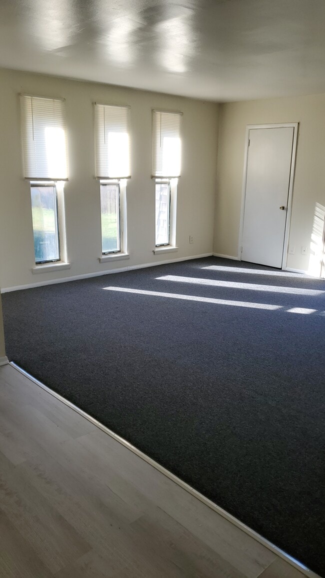 Building Photo - 221 Cookstown New Egypt Rd Unit F4