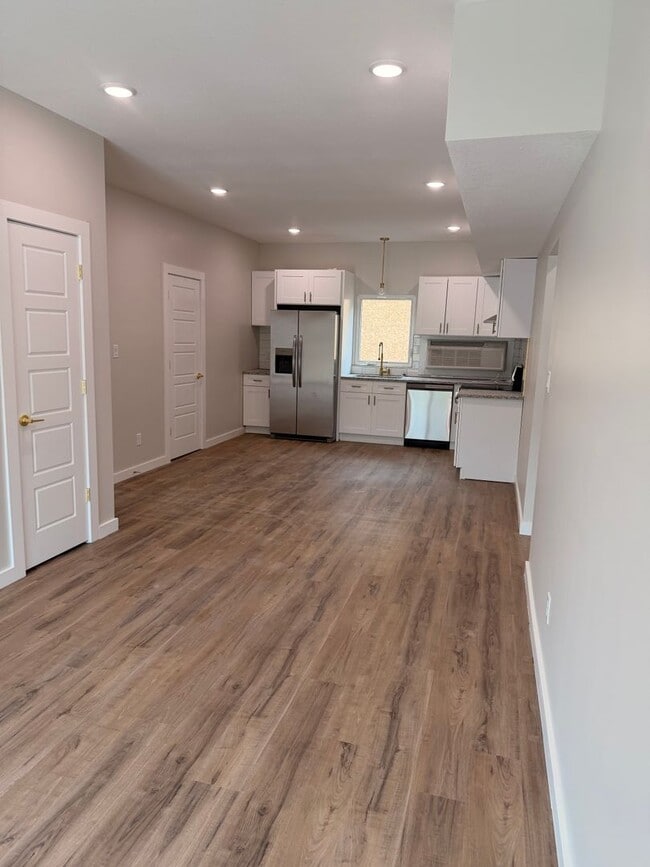 Building Photo - 1306/1308 1st Street Unit 9