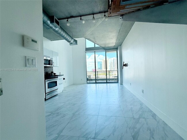 Photo - 690 SW 1st Ct Unidad 1215