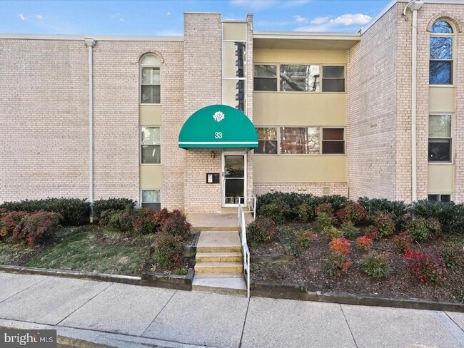 Photo - 33 Canterbury Square Condo Unit 302