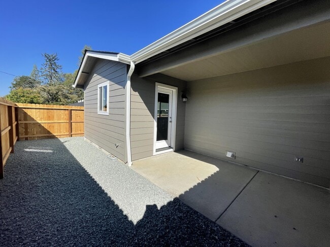 Photo - 1841 Hubbard Ln