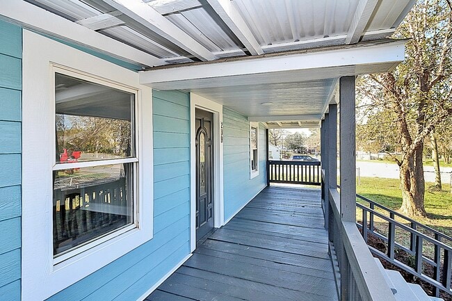 Photo - 209 Fairdale St