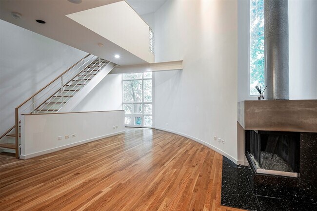 Photo - 3372 Miro Pl