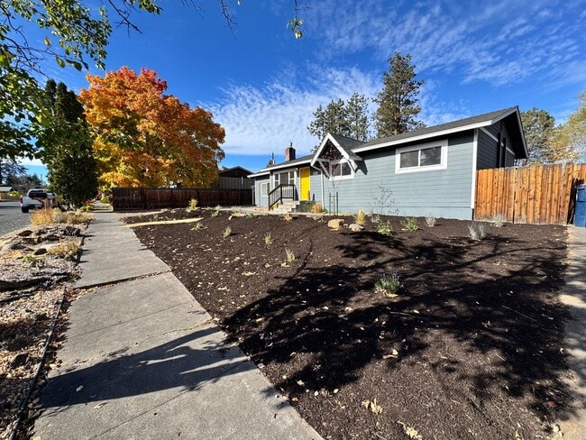 Photo - FOR RENT: UNFURNISHED: - Super Sweet Cottage style home in Midtown Bend.