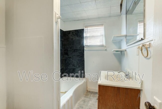 Photo - 807 W 5th St