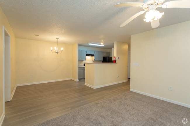 2BR, 2BA -1100 SF