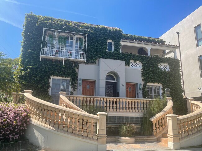 El encantador pueblo de Larchmont - 401 N Norton Ave Unidad 401