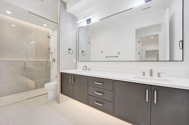 Photo - 3 bedroom in Chicago IL 60625 Unit 4W