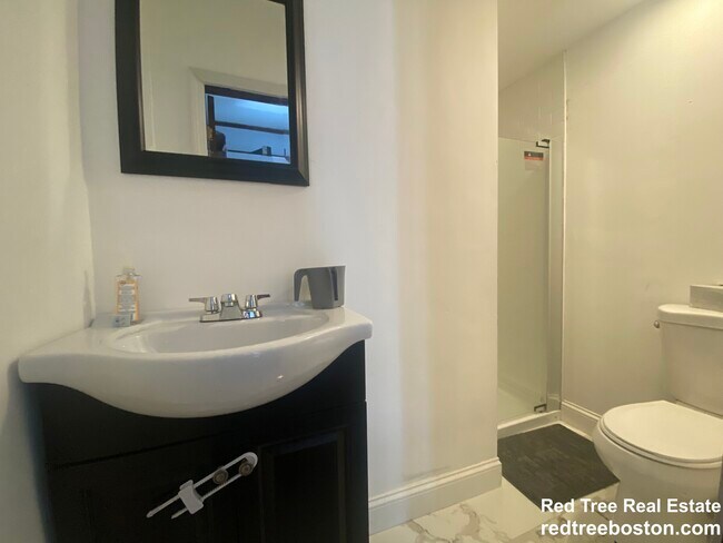 Photo - 44 Blenford Rd Unit 1