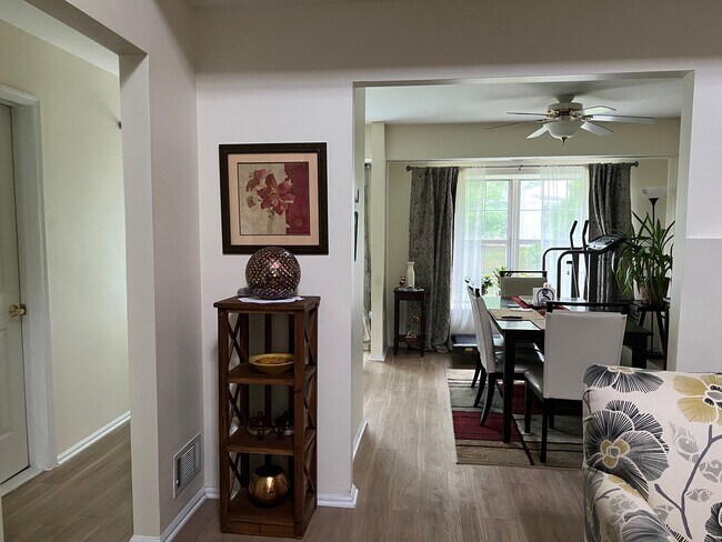 Photo - 248 Tintern Ct